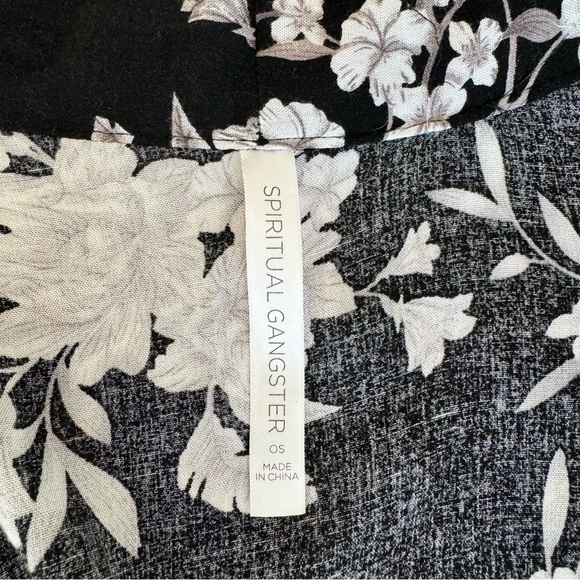 Spiritual Gangster Black and White Floral Print Tie Front Kimono Womens One Size - Picture 12 of 14